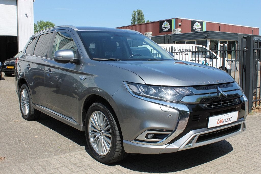 Mitsubishi Outlander 2.4 PHEV Instyle Keyless Camera Nieuwst, Auto's, Mitsubishi, Automaat, Zwart, 4 cilinders, 1865 kg
