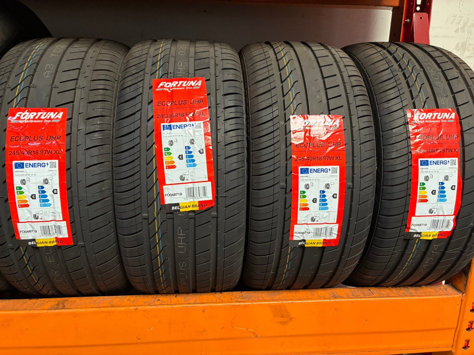 245/40R18 2 nieuwe Banden inc montage Fortuna, Auto-onderdelen, Ophalen, 18 inch, Band(en), Personenwagen