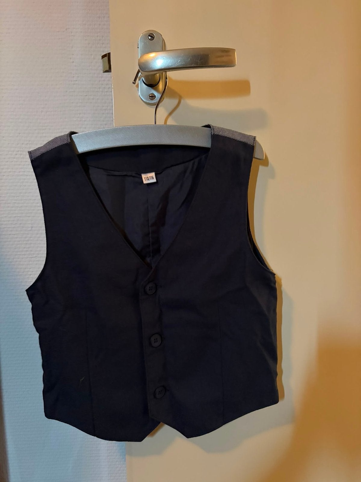 Nette jongens gilet - Maat 110/116, Ophalen, Zo goed als nieuw, Jongen