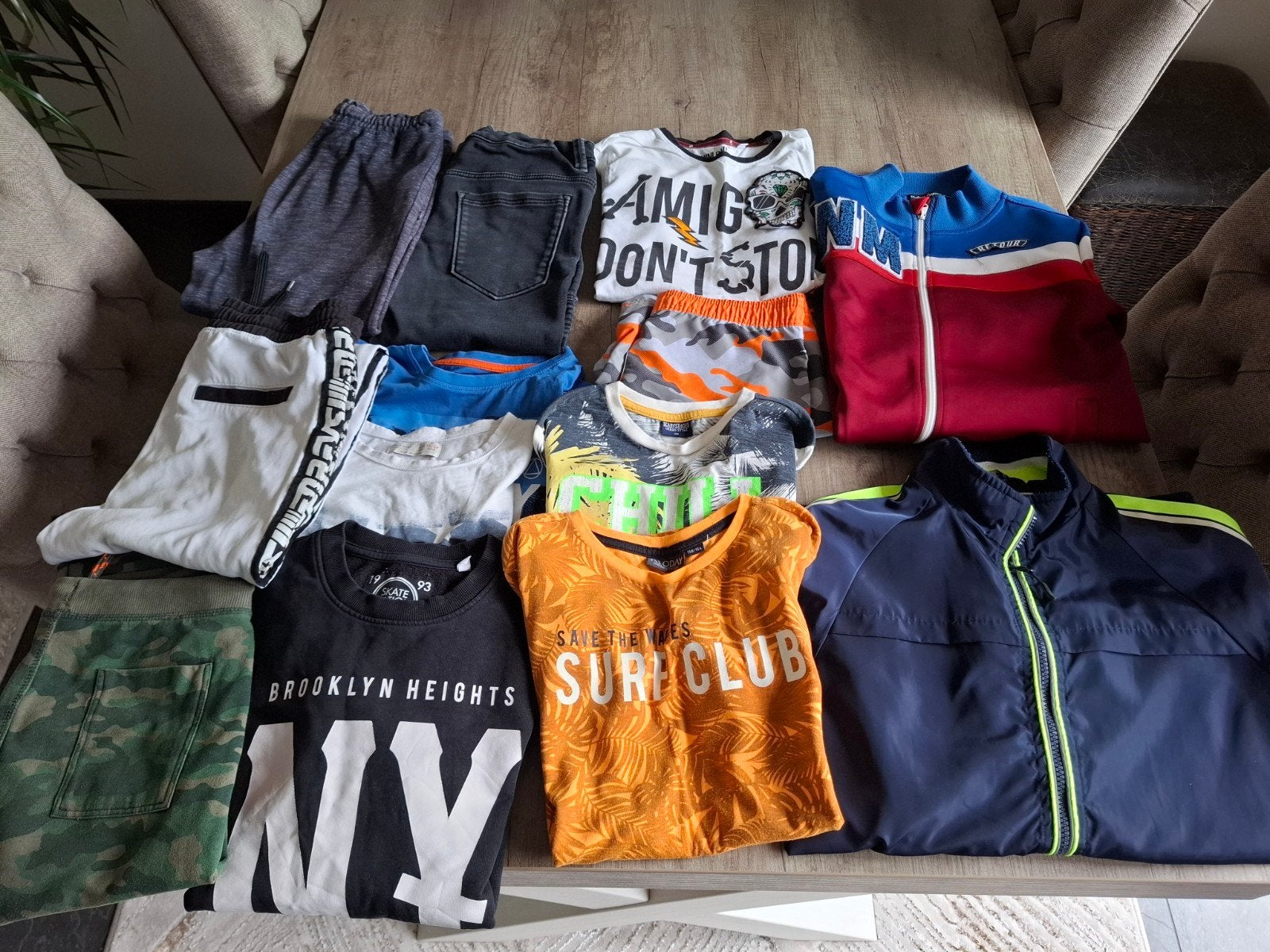 Kledingpakket jongen maat 152 158 164.
2 zomerjassen
4 lange, Ophalen of Verzenden, Gebruikt, Maat 152