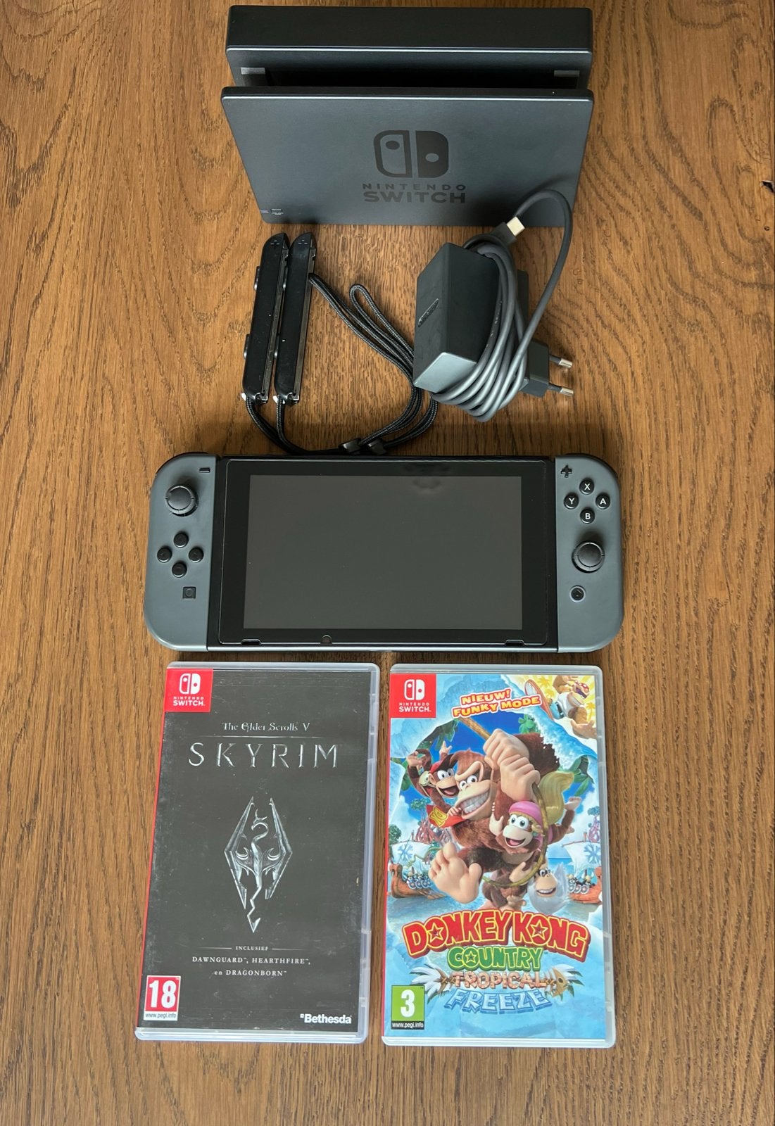 Nintendo Switch Grey | z.g.a.n. met 2 games, Spelcomputers en Games, Ophalen, Met games, Met 2 controllers, Zo goed als nieuw