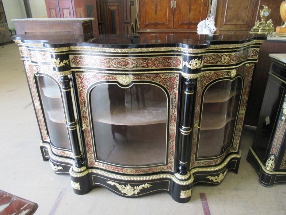 Oer 08943 groot ANTIEK rode boulle dressoir met glasdeuren, Ophalen