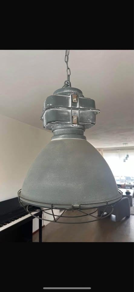 Industriele lamp, Ophalen, Zo goed als nieuw
