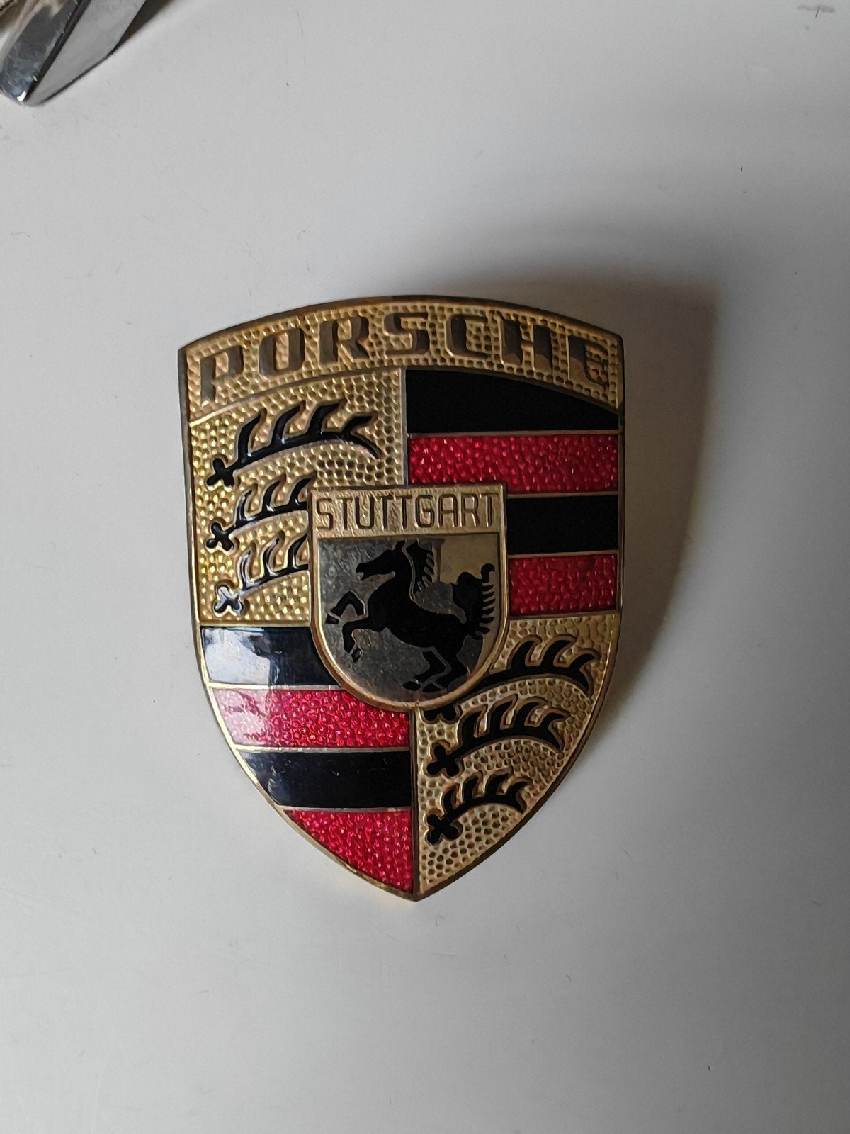 Origineel porsche embleem voor op de motorkap 

Geschikt v, Auto-onderdelen, Gebruikt, Voor, Porsche, Ophalen of Verzenden