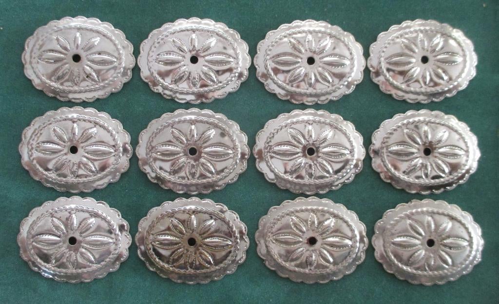 0004 CONCHO’S 12 stuks Ovaal 43 x 57 mm. verchroomd metaal., Ophalen of Verzenden, Nieuw, Overige typen