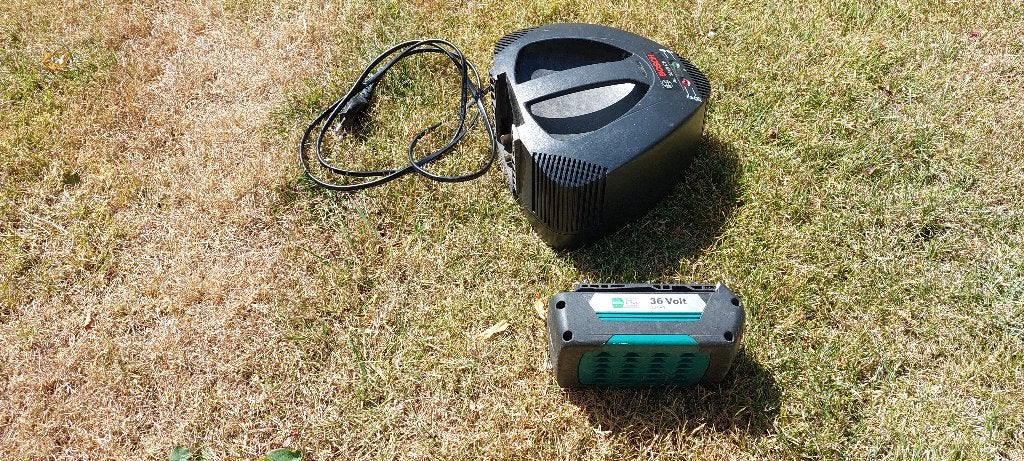 Bosch accu +oplader, Ophalen, Zo goed als nieuw, Accu, Bosch