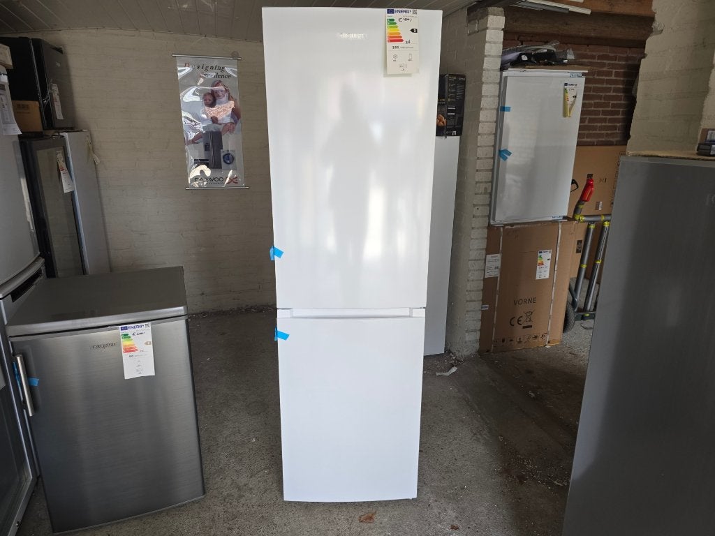 Nieuwe zuinige no frost koelvries combinatie  H181 x B55 cm, Witgoed en Apparatuur, Koelkasten en IJskasten, 200 liter of meer