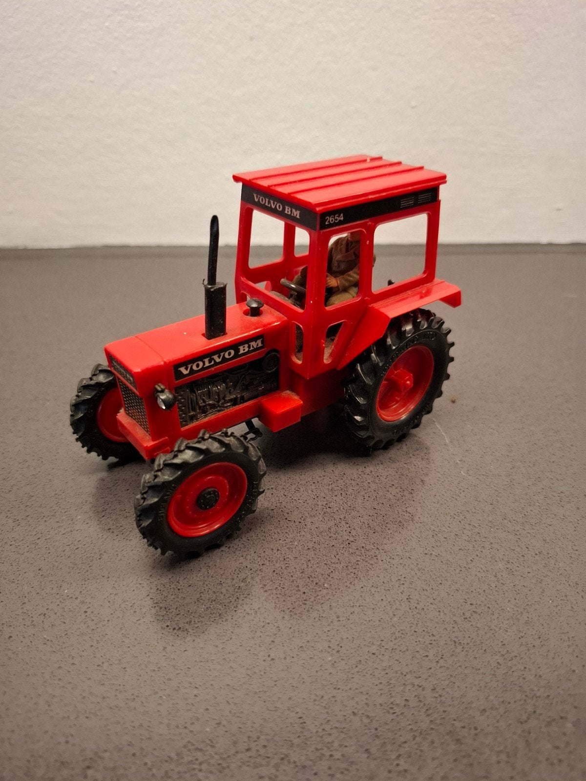 te koop britains volvo bm, Ophalen of Verzenden, Zo goed als nieuw, Tractor of Landbouw, Britains