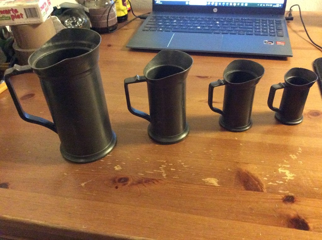 set van 4 tinnen maatbekers. Foca. ½L, 20 dl. 10 dl en ½ dl., Antiek en Kunst, Ophalen of Verzenden