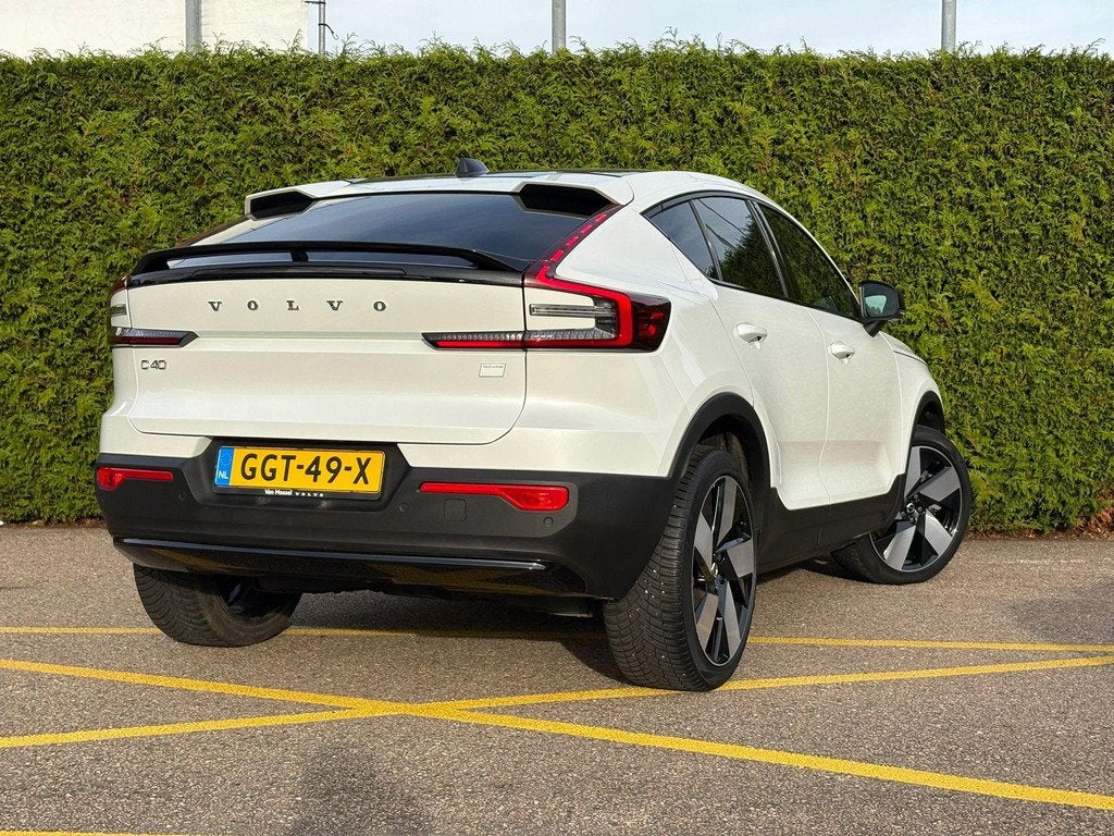 Volvo C40 Recharge Plus 69 kWh | Panoramadak | Stoel & Stuur, Auto's, Volvo, 12 maanden, Gebruikt, Leder en Stof, 231 pk