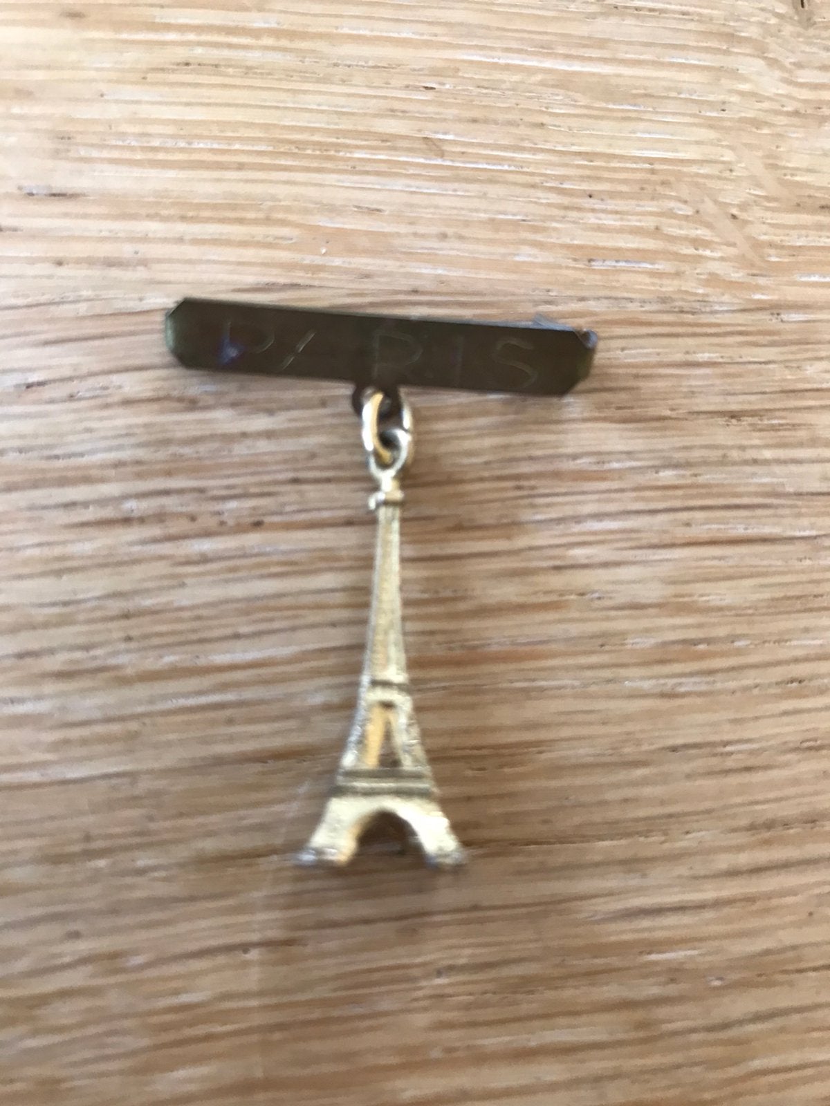 Goudkleurige broche Eiffeltoren, Ophalen of Verzenden, Gebruikt