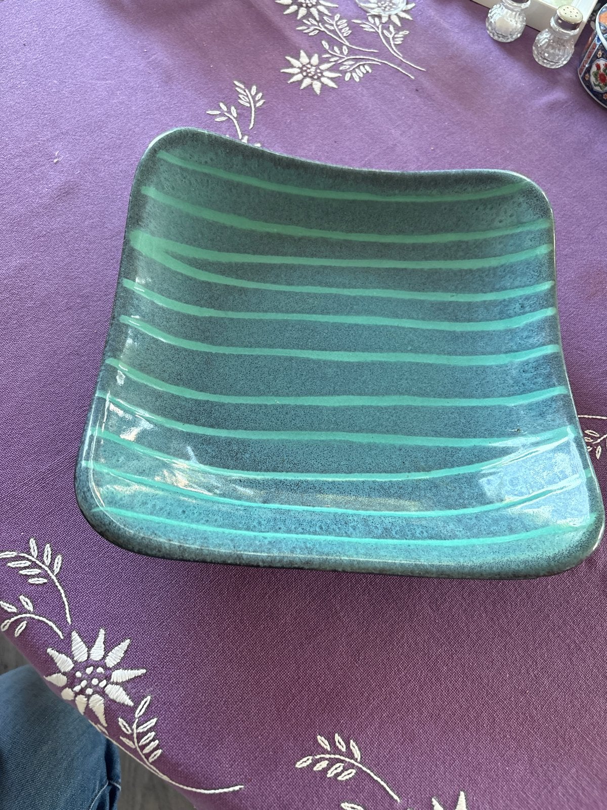 Decoratieve schaal met blauwgroene strepen, Huis en Inrichting, Porselein of Keramiek, Schaal, Vierkant, Ophalen of Verzenden