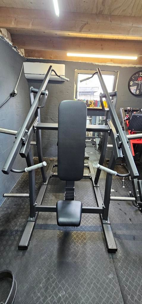 Tunturi Chest Press & Lat pulldown plate loaded, Sport en Fitness, Fitnessmaterialen, Ophalen, Zo goed als nieuw, Rug, Overige typen