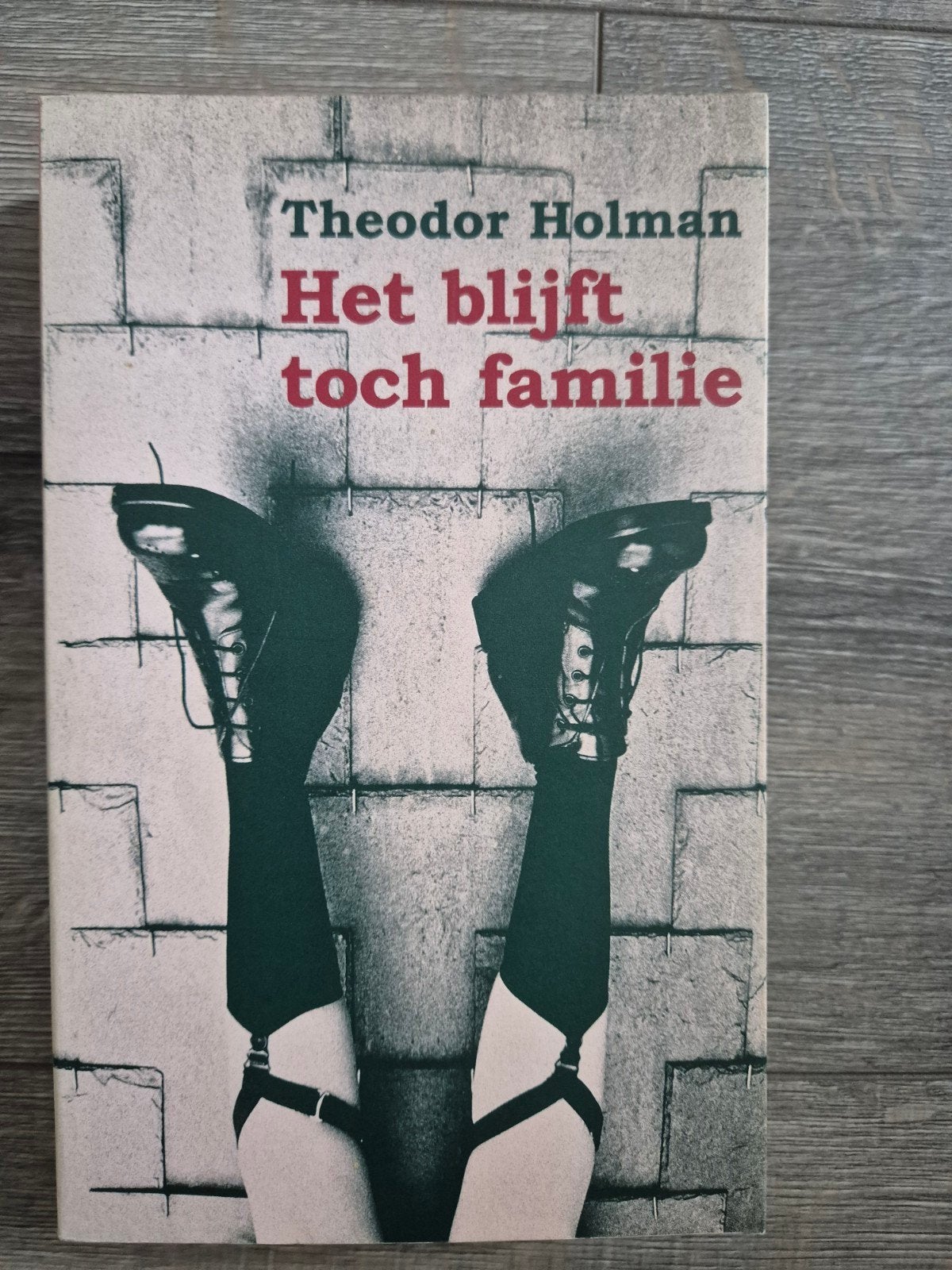 Het blijft toch familie - Theodoor Holman, Ophalen of Verzenden, Zo goed als nieuw, Theodoor Holman, Nederland