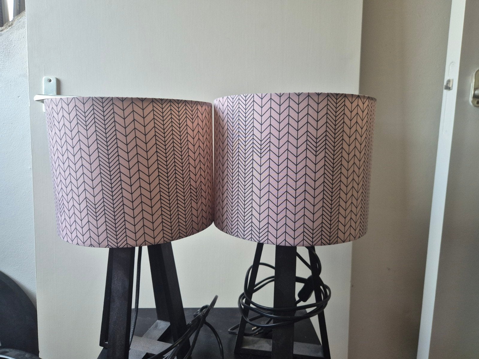 2x IKEA Lakafors Nachtlampjes - Roze Visgraatpatroon, Gebruikt, Textiel, Nachtlamp, Ophalen of Verzenden