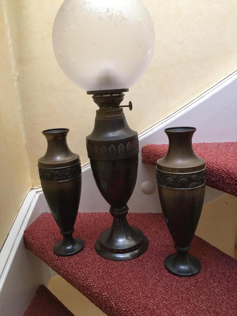 Antieke olielamp met twee bijpassende vazen, Ophalen of Verzenden