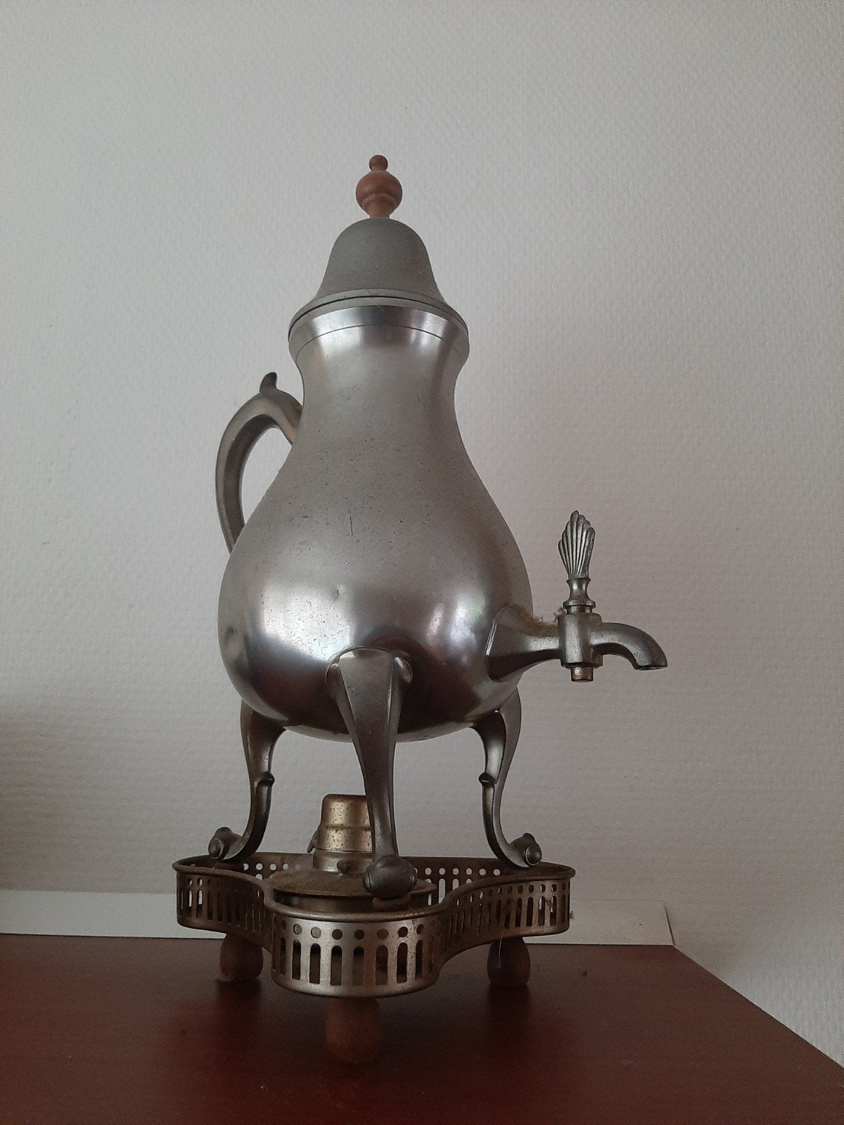Antieke tinnen theeketel, kraantjeskan, Ophalen