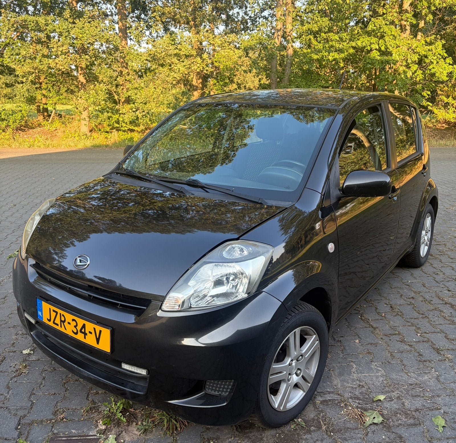 Daihatsu Sirion 1.3 2009 Apk 26-8-2027, Auto's, Voorwielaandrijving, 4 cilinders, Zwart, Sirion