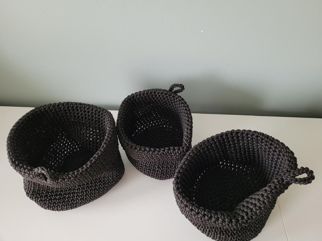 Set van 3 gehaakte mandjes - zwart, Ophalen of Verzenden, Zo goed als nieuw, Rond, Overige materialen