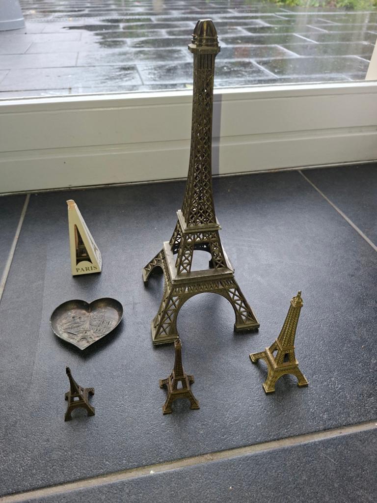 Eiffeltoren beeldjes en Parijs souvenir set, Verzamelen, Overige Verzamelen, Ophalen of Verzenden, Gebruikt
