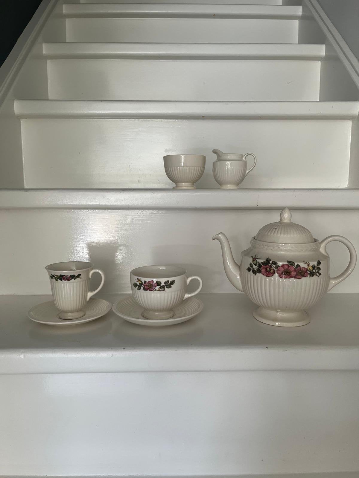 Thee/koffieservies Wedgewood Briar Rose, Ophalen, Klassiek, Zo goed als nieuw, Kop(pen) en/of Schotel(s)