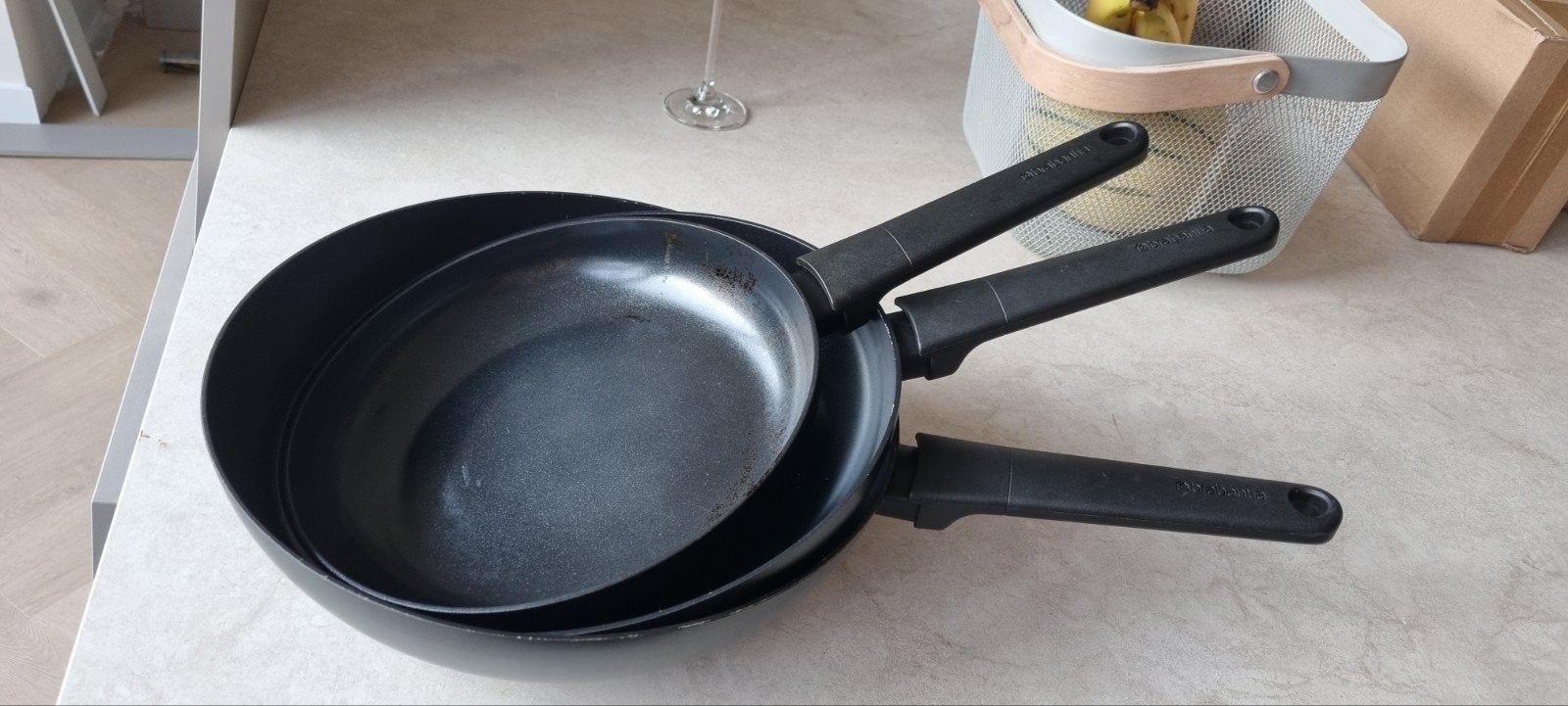 Brabantia pannenset: wok, 28cm en 24cm koekenpan, Koekenpan, Ophalen of Verzenden, Zo goed als nieuw, Antiaanbaklaag