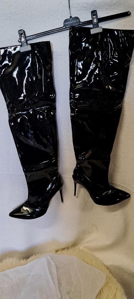 Dames laarzen 70 cm hoogglans lak zwart stiletto 10 cm, Hoge laarzen, Verzenden, Nieuw, CM