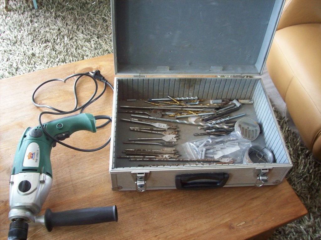boormachine met aluminiumkist en bijbehoren compleet 17,50, Ophalen, Gebruikt, Boormachine