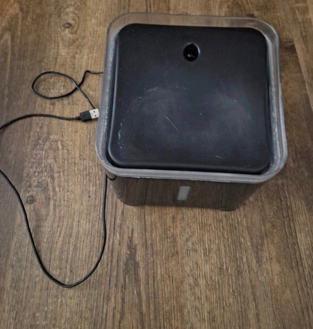 drinkfontein voor de kat, Ophalen, Gebruikt