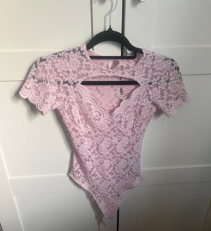 Roze kanten body New Yorker XS, Nieuw, Ophalen of Verzenden, Korte mouw, Roze