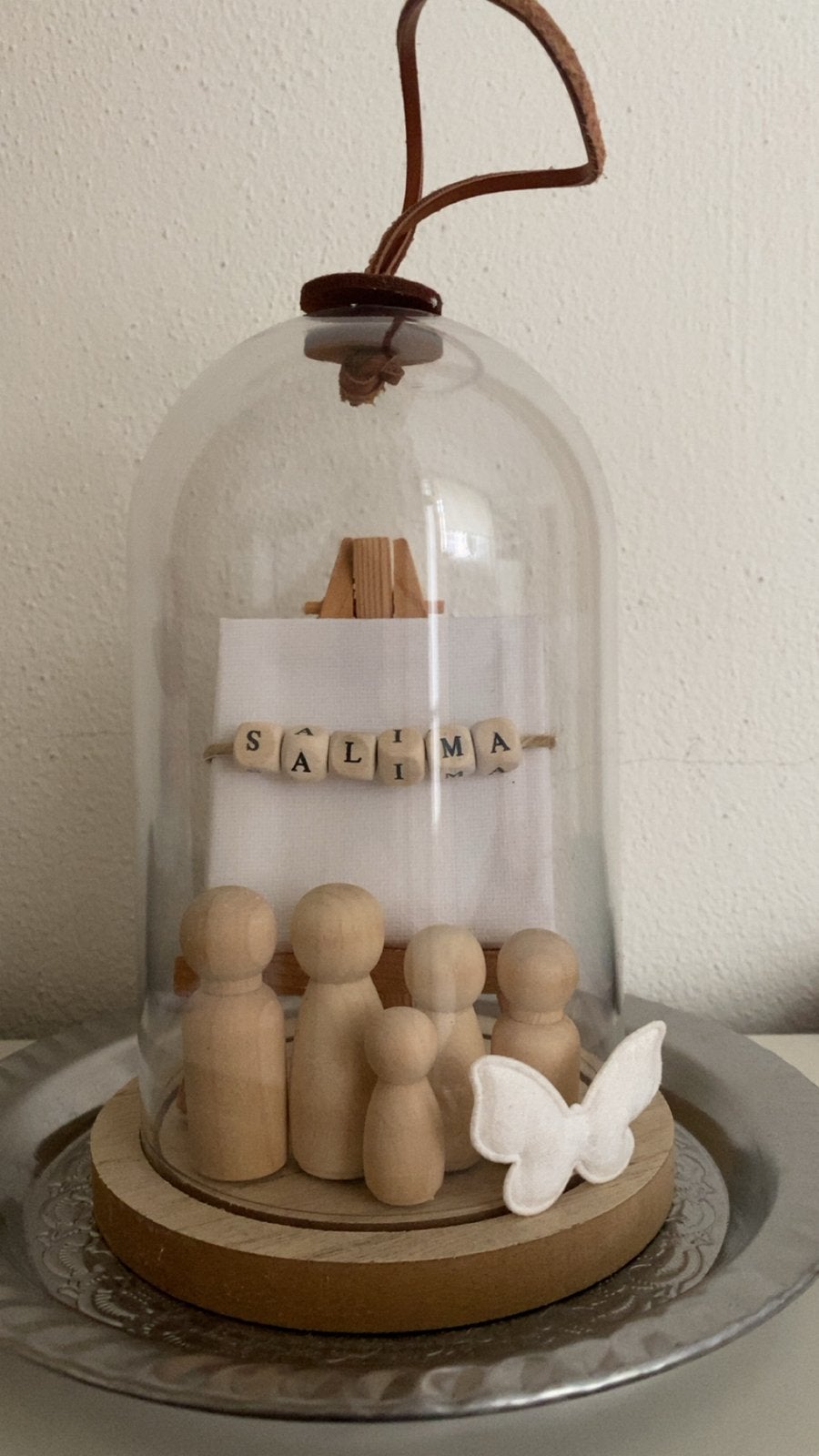 Gepersonaliseerde stolp met houten poppetjes en naam, Hout, Meerkleurig, Ophalen of Verzenden, Landelijk
