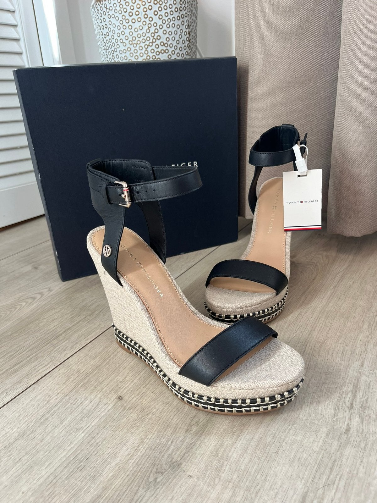 Hakken Tommy Hilfiger, Zwart, Nieuw, Sandalen of Muiltjes, Ophalen of Verzenden