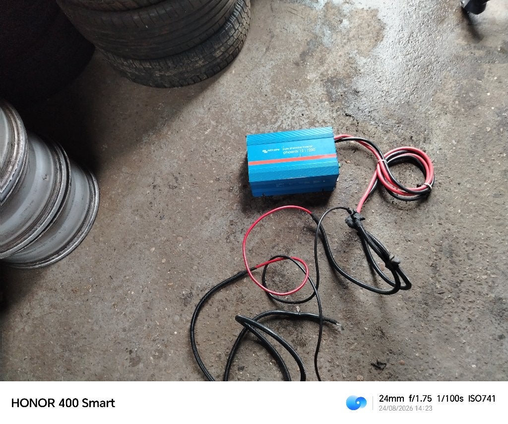 Omvormer 12 volt naar 230 volt, Ophalen of Verzenden, Zo goed als nieuw