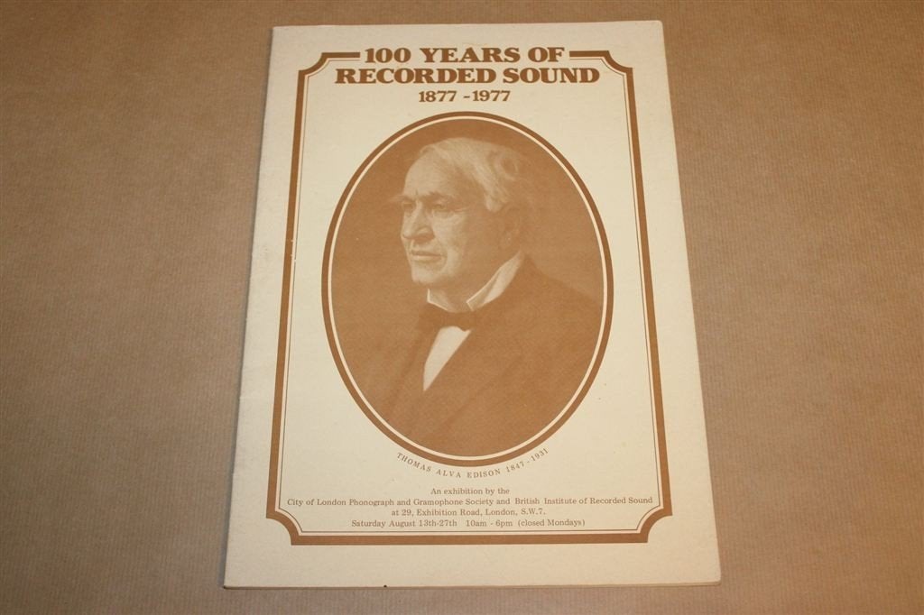 100 Years of Recorded Sound — Grammofoons en Fonografen 1977, Ophalen of Verzenden, Gelezen, Artiest