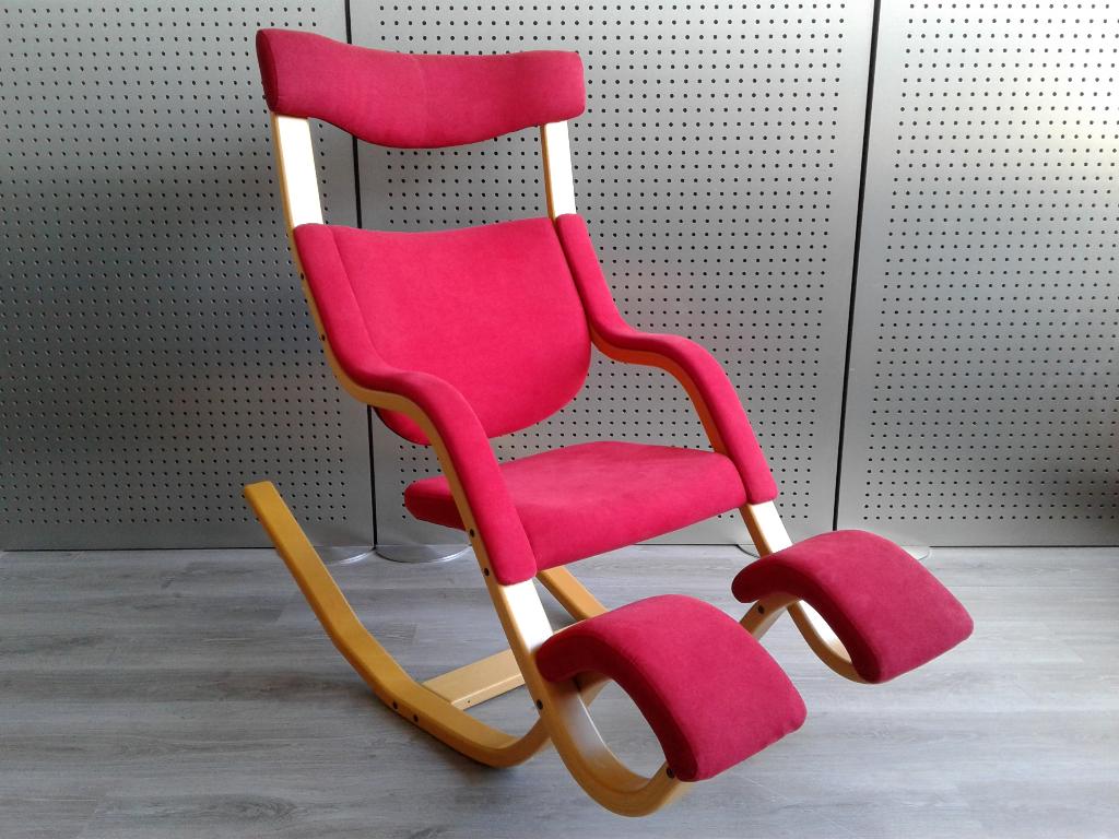 Variér (Stokke) Gravity (Rood), Prachtig!, Huis en Inrichting, Fauteuils, Zo goed als nieuw, Hout, Metaal, Stof, Overige materialen