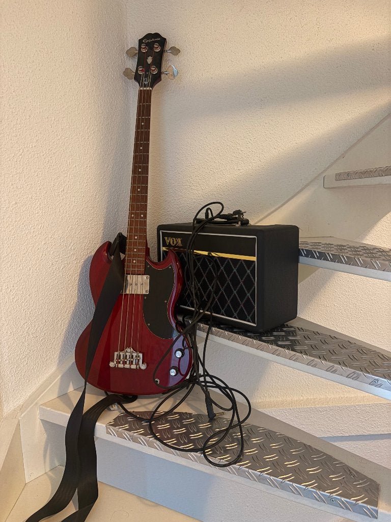 Epiphone eb-0 + VOX pathfinder 10 bass, Muziek en Instrumenten, Ophalen, Gebruikt, Basgitaar, Minder dan 50 watt