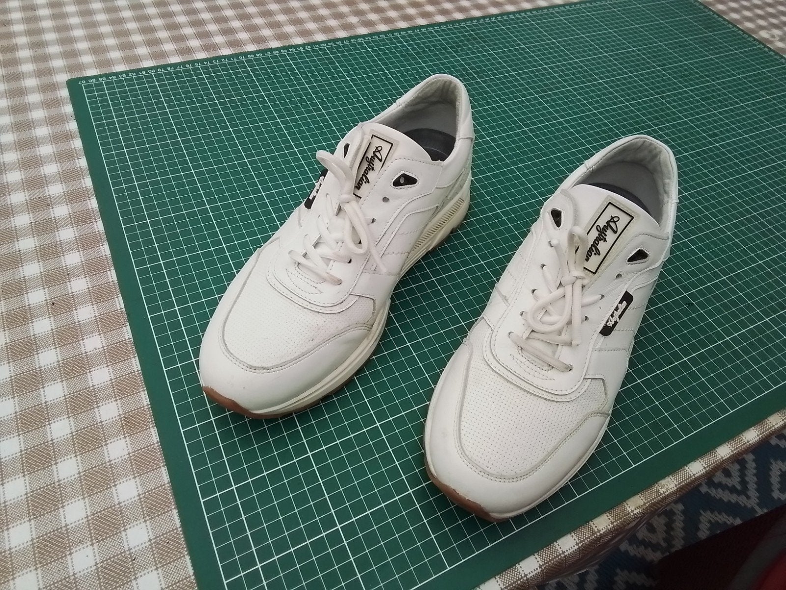 Iets te klein gekocht Australian witte loop (sport) schoenen, Sport en Fitness, Ophalen of Verzenden, Schoenen