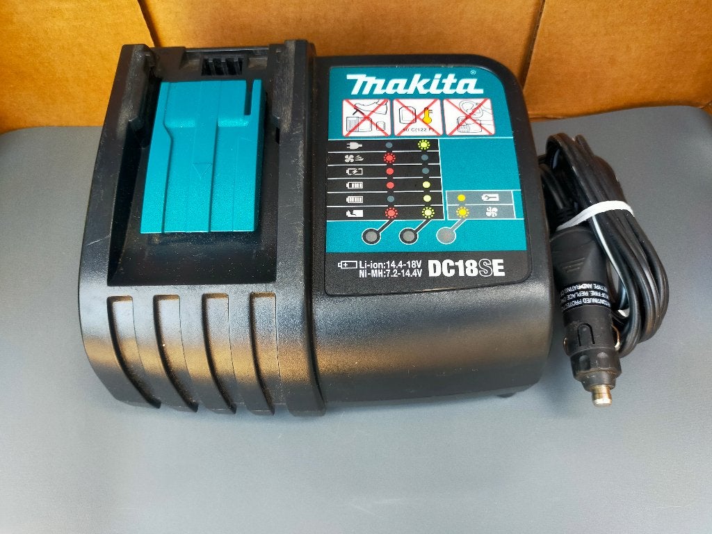 Makita oplader (alleen ophalen), Doe-het-zelf en Verbouw, Gereedschap | Machine-onderdelen en Toebehoren, Ophalen, Zo goed als nieuw