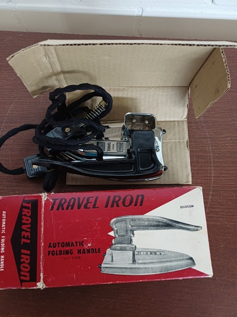 Vintage Cherry Folding - Travel Iron - strijkijzer, Ophalen of Verzenden, Zo goed als nieuw, Strijkijzer met snoer