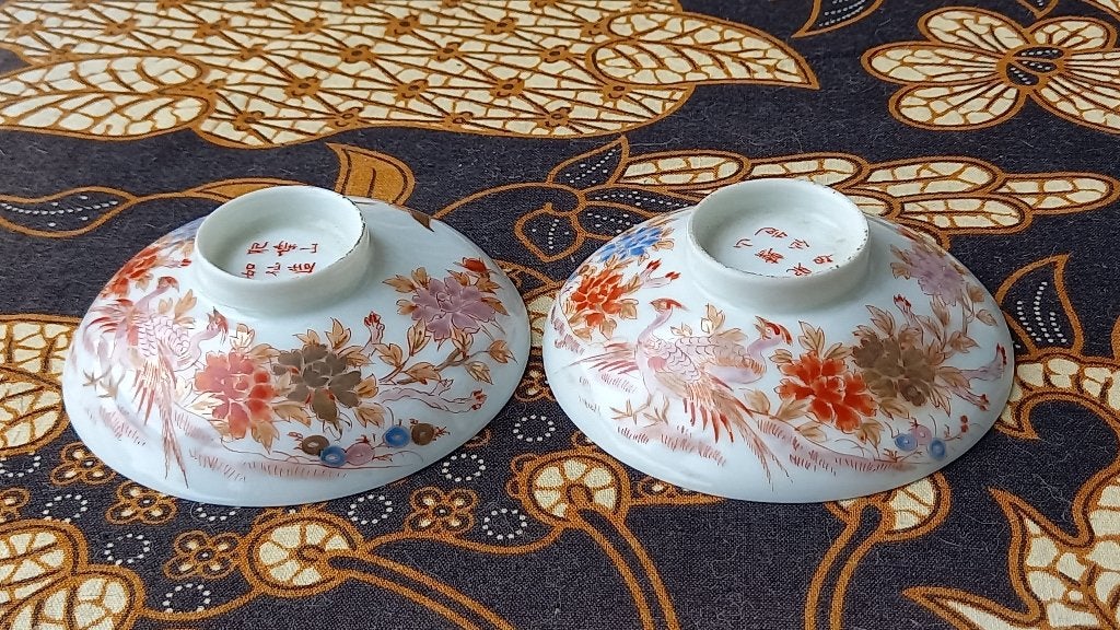 Twee mooie antieke Kutani sake kommetjes uit Japan 8,5 cm., Ophalen of Verzenden