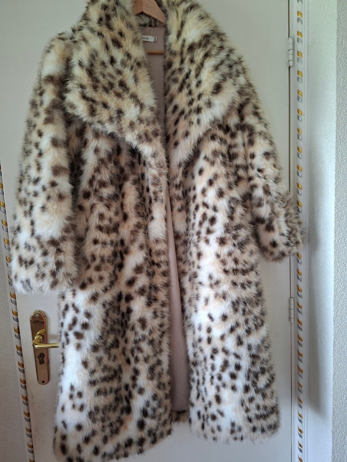 Jas met nep bont size s.m, Kleding | Dames, Jassen | Winter, Ophalen of Verzenden, Zo goed als nieuw, Maat 38/40 (M), Zwart