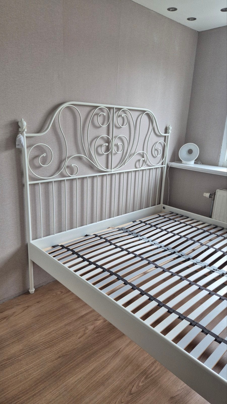 Ikea LEIRVIK 2-persoons bed 160x200 cm wit metalen spijlen, Ophalen, Wit, Tweepersoons, Zo goed als nieuw