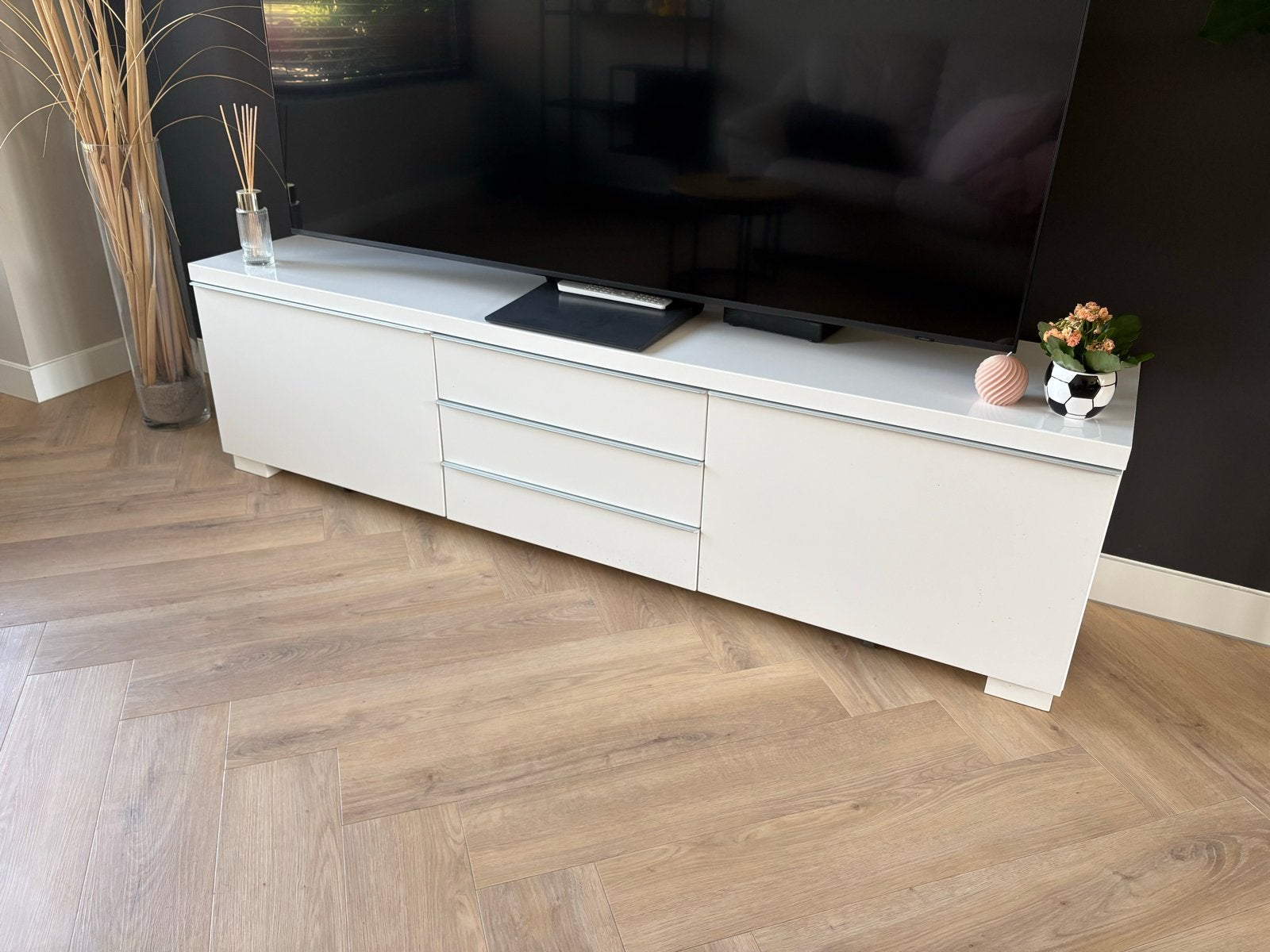 Modern wit tv-meubel met lades en deuren, Ophalen, Overige materialen, 150 tot 200 cm, Zo goed als nieuw