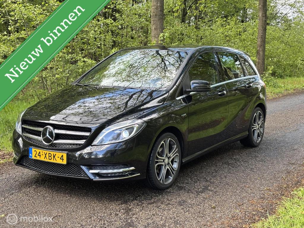 Mercedes B-klasse 180 Ambition |Led | Carplay |Trekhaak |NAP, Voorwielaandrijving, Euro 5, Gebruikt, 1295 kg