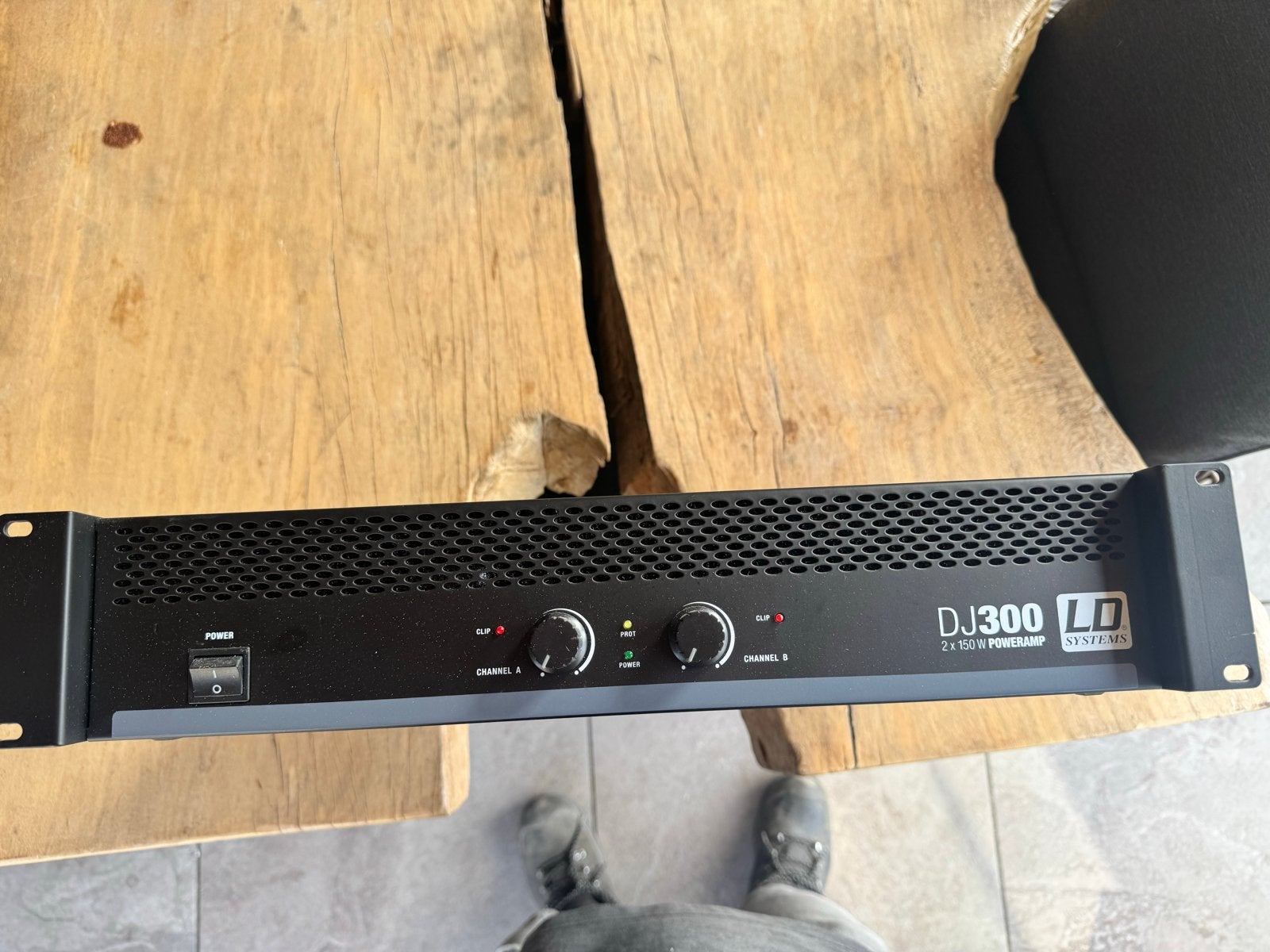 LD Systems DJ300 2 x 150W Versterker, Muziek en Instrumenten, Ophalen, Gebruikt, Licht