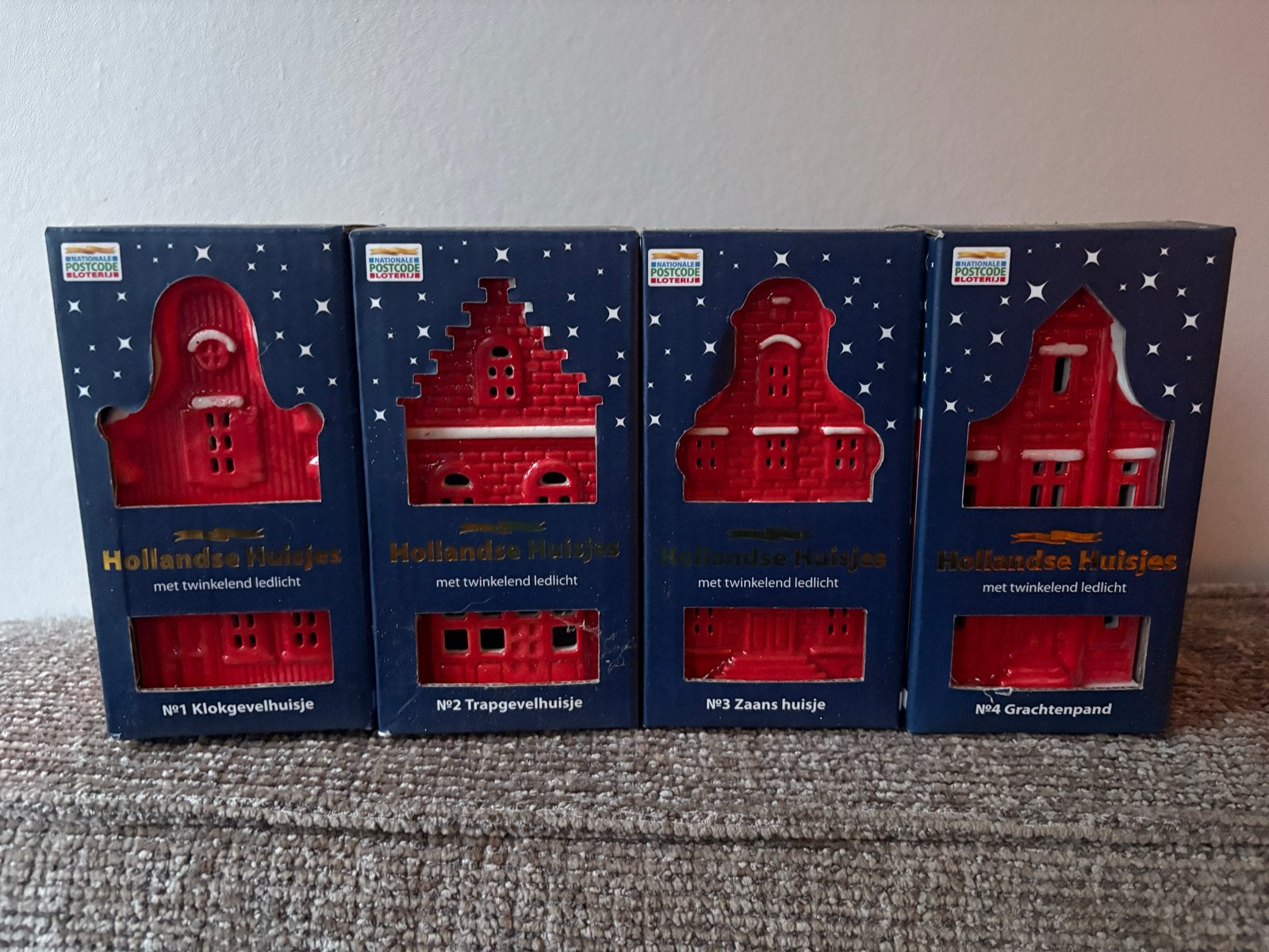 Postcodeloterij huisjes 1 t/m 4, Nieuw, Ophalen of Verzenden, Landelijk, Rood
