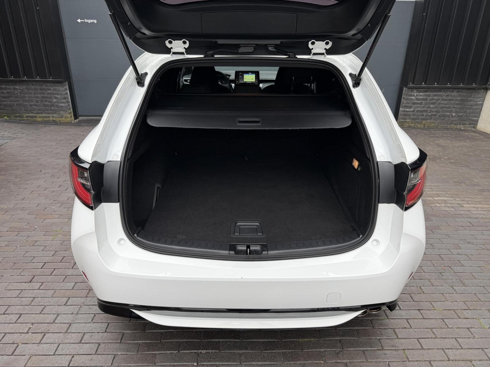 Foto 9 van Toyota Corolla Touring Sports 2.0 Hybrid Business / 184PK
