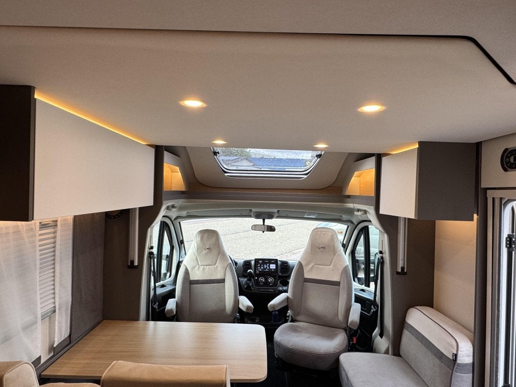 LMC Tourer Lift 730- 9T Automaat- 03-2024- 2X Airco, Automaat, Bedrijf, Diesel, 7 tot 8 meter