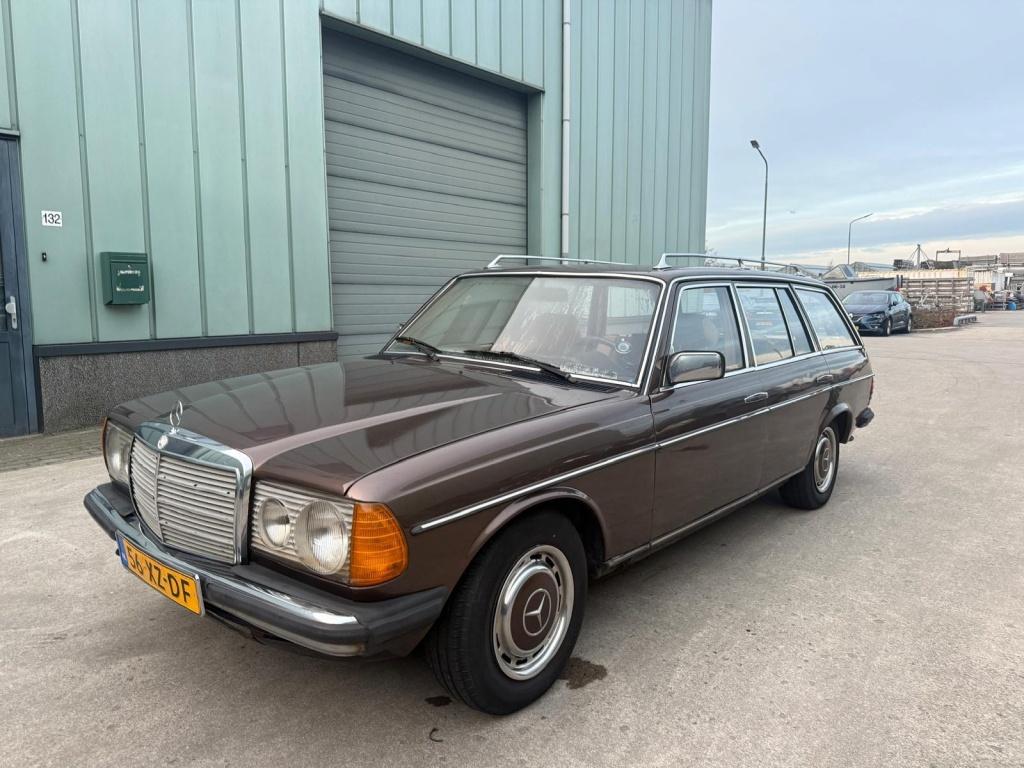 Mercedes-Benz 200-280 (W123) Combi 250 diesel 5cilinder 7zit, Auto's, Bruin, Leder en Stof, Mercedes-Benz, 2998 cc