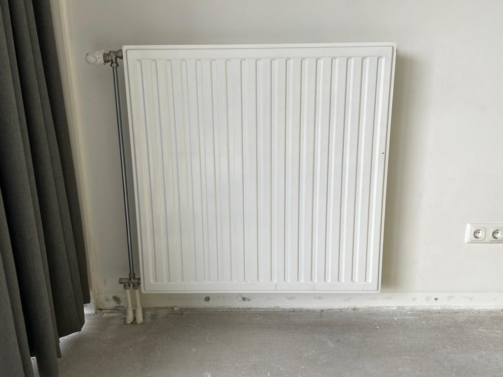 Dubbele plaat Radiator 90 x 90 cm met kraan, Doe-het-zelf en Verbouw, Verwarming en Radiatoren, Ophalen, 500 tot 800 watt, Radiator